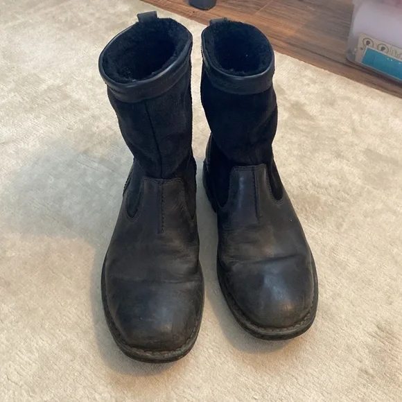 UGG | Shoes | Black Leather Ugg Boots Mens Size 9 | Poshmark display picture 1